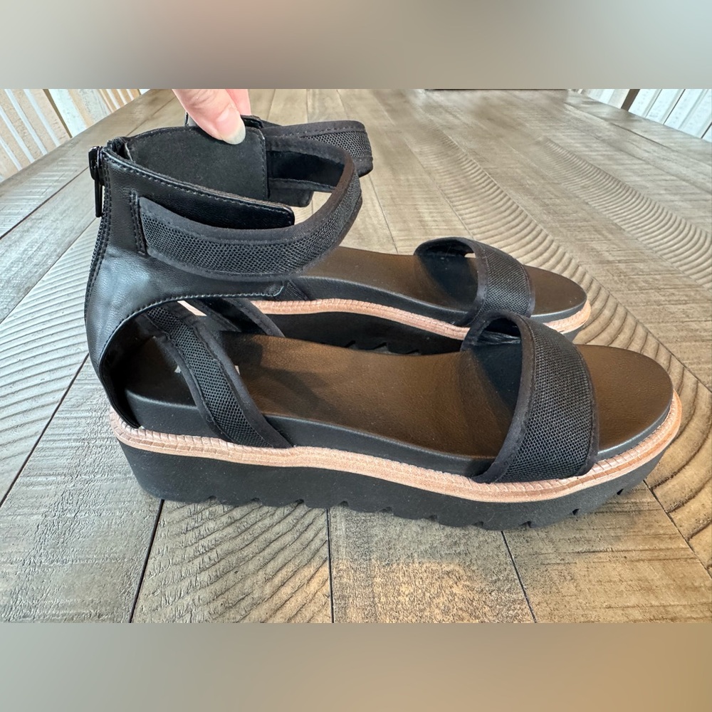 MIA - Jinger Athleisure Black Platform Sandals Women’s Size 9.5